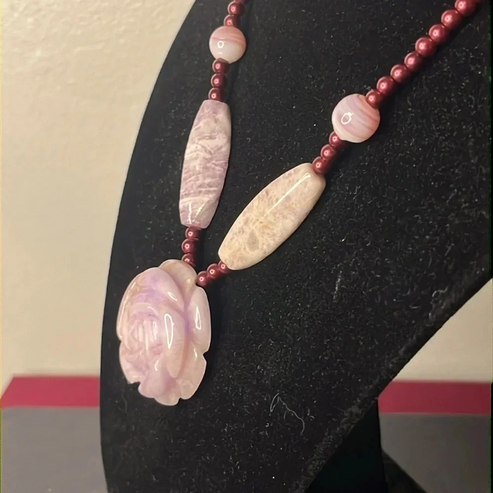 Purple Lilac Jadeite Rose Pendant and Agate Stone‎ Bead Vintage Necklace